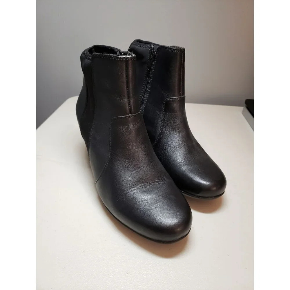 Clarks Women's Promise Camp Boot Size 8.5